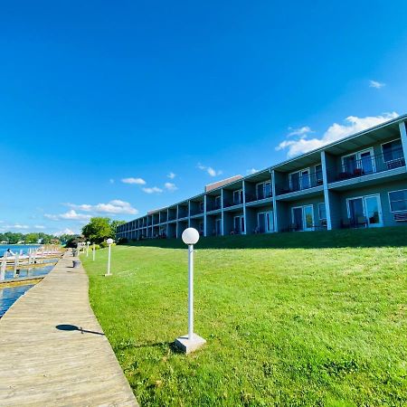 Fleetwood Inn Suites Cheboygan Exteriör bild