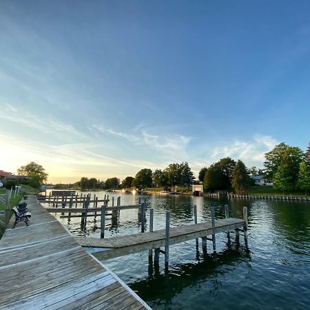 Fleetwood Inn Suites Cheboygan Exteriör bild
