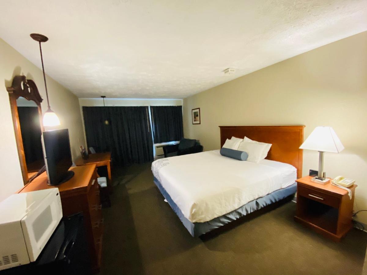 Fleetwood Inn Suites Cheboygan Exteriör bild