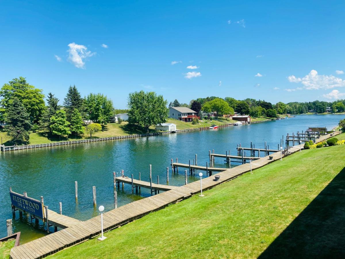 Fleetwood Inn Suites Cheboygan Exteriör bild