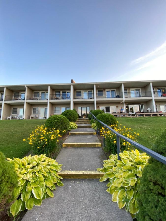 Fleetwood Inn Suites Cheboygan Exteriör bild