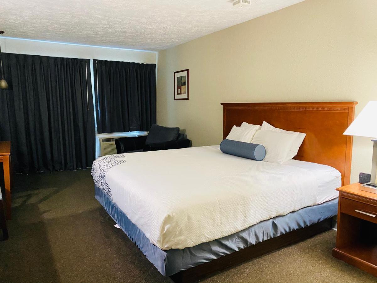 Fleetwood Inn Suites Cheboygan Exteriör bild