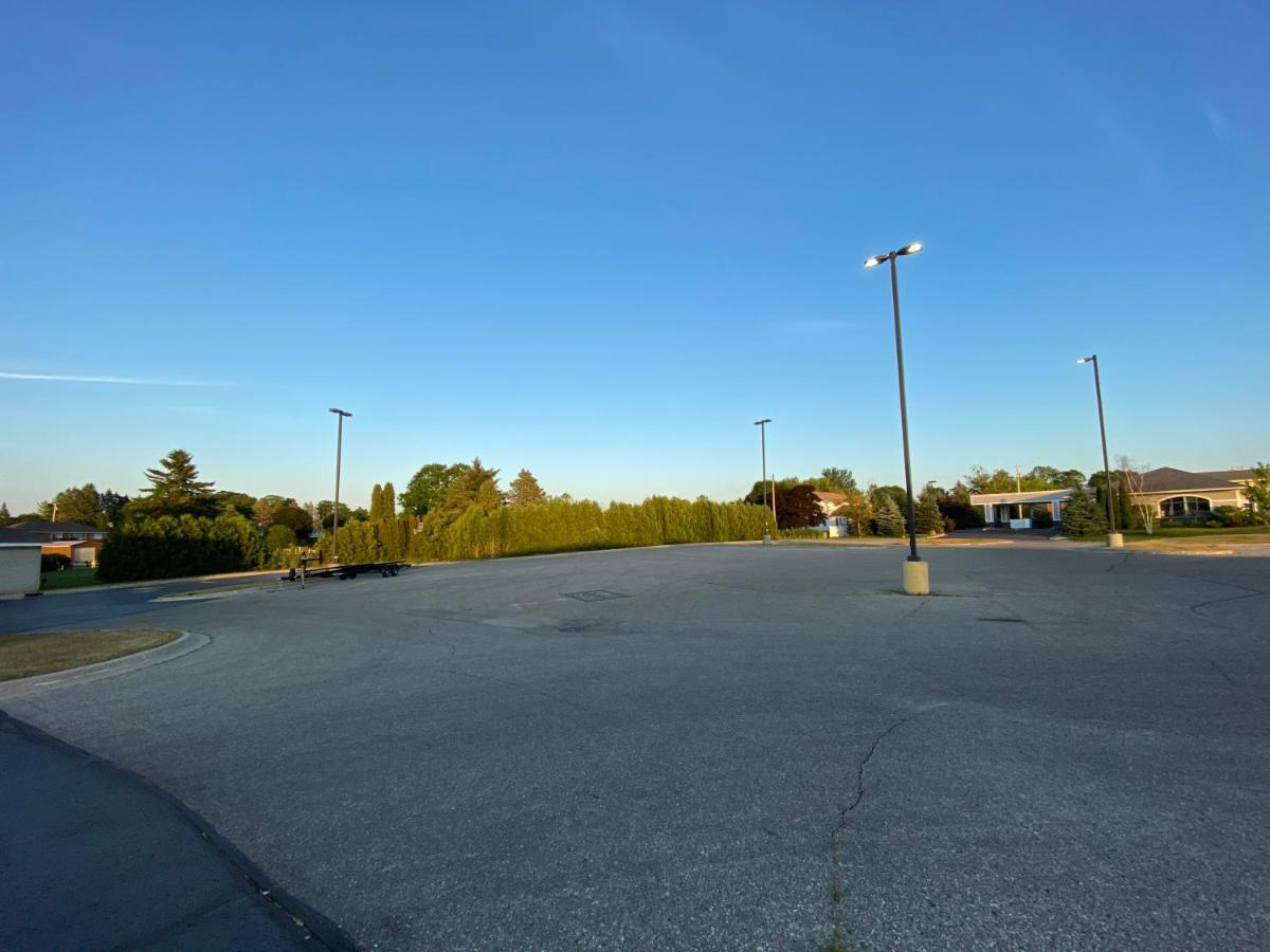 Fleetwood Inn Suites Cheboygan Exteriör bild