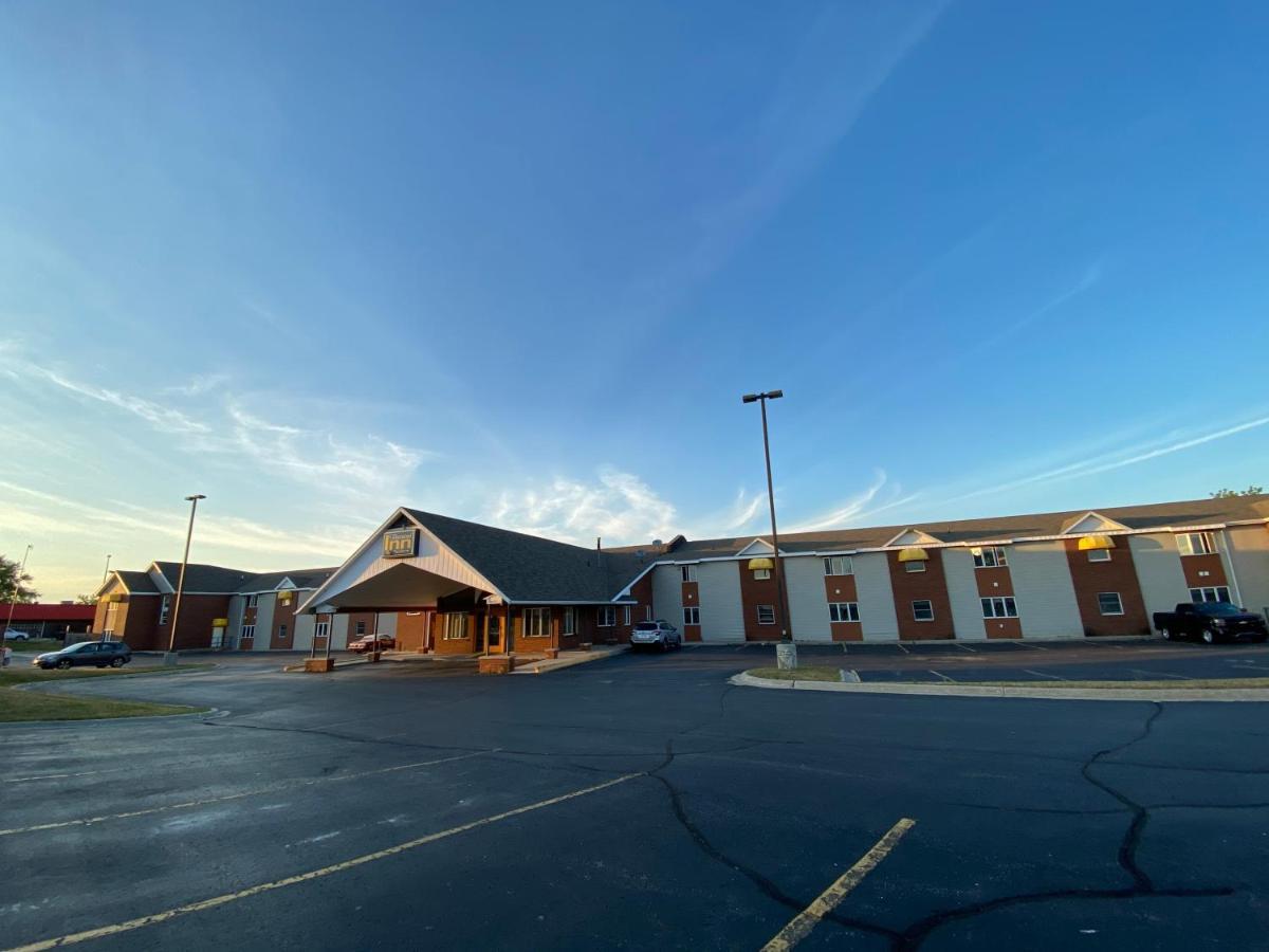 Fleetwood Inn Suites Cheboygan Exteriör bild