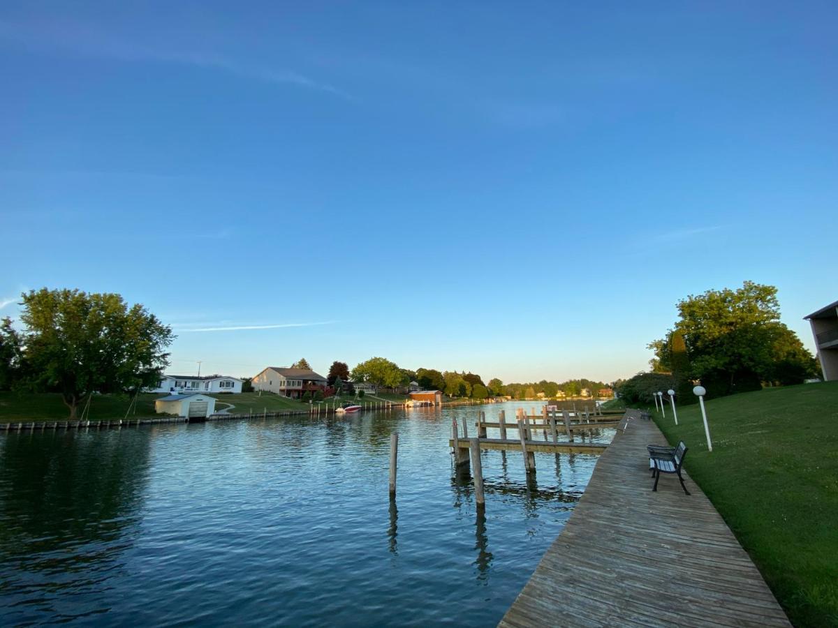 Fleetwood Inn Suites Cheboygan Exteriör bild