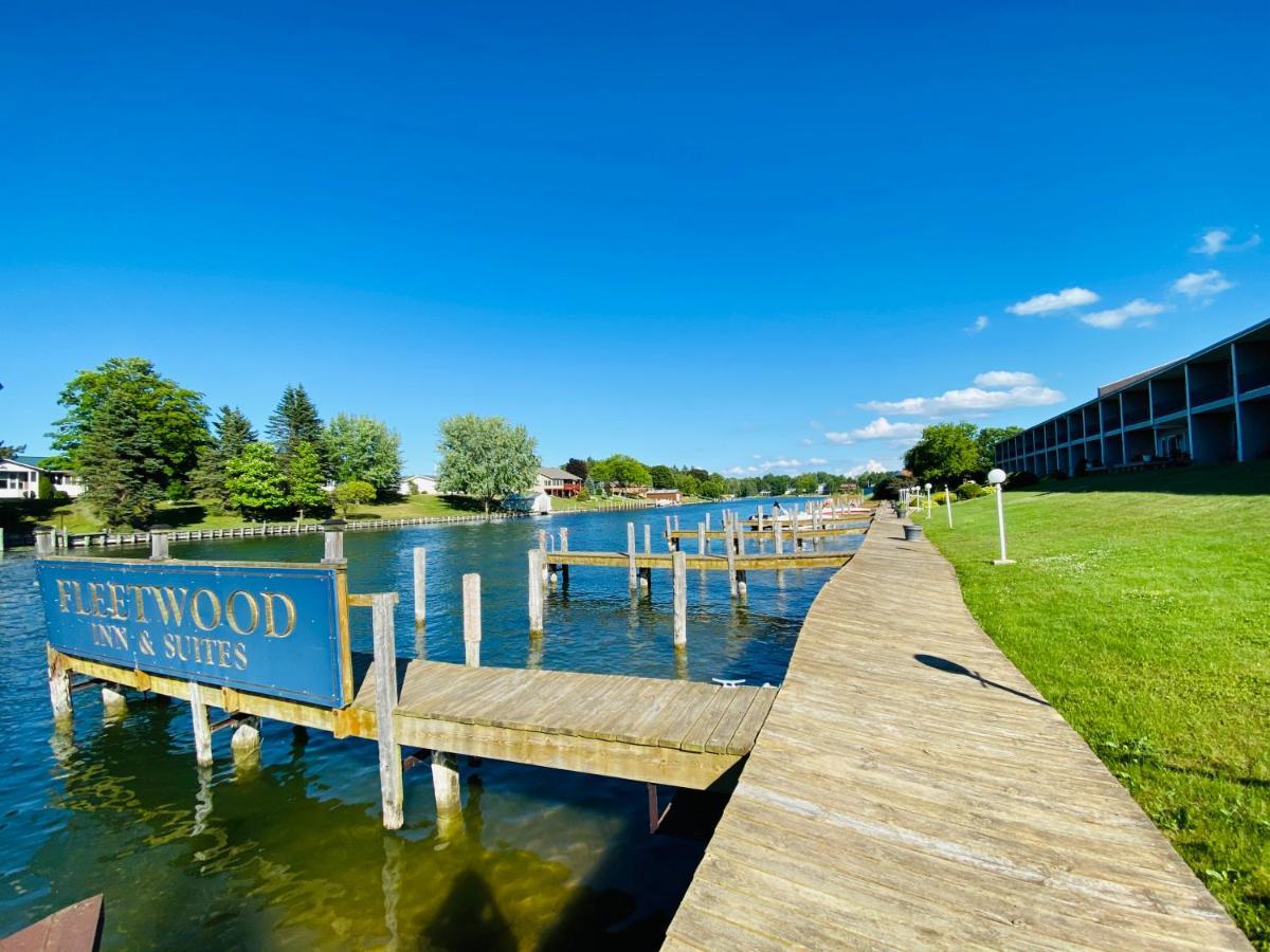 Fleetwood Inn Suites Cheboygan Exteriör bild
