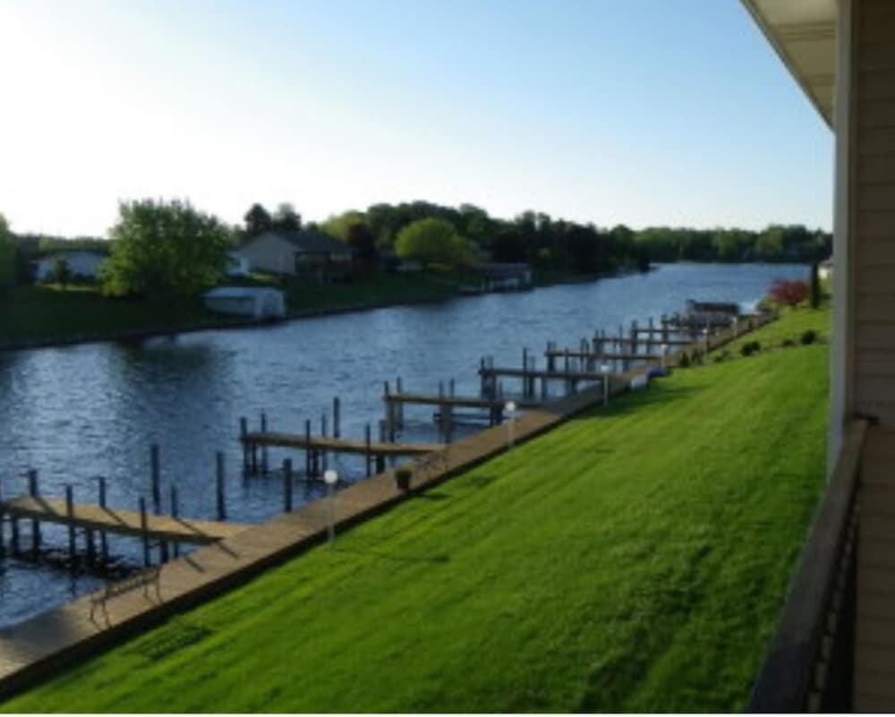Fleetwood Inn Suites Cheboygan Exteriör bild