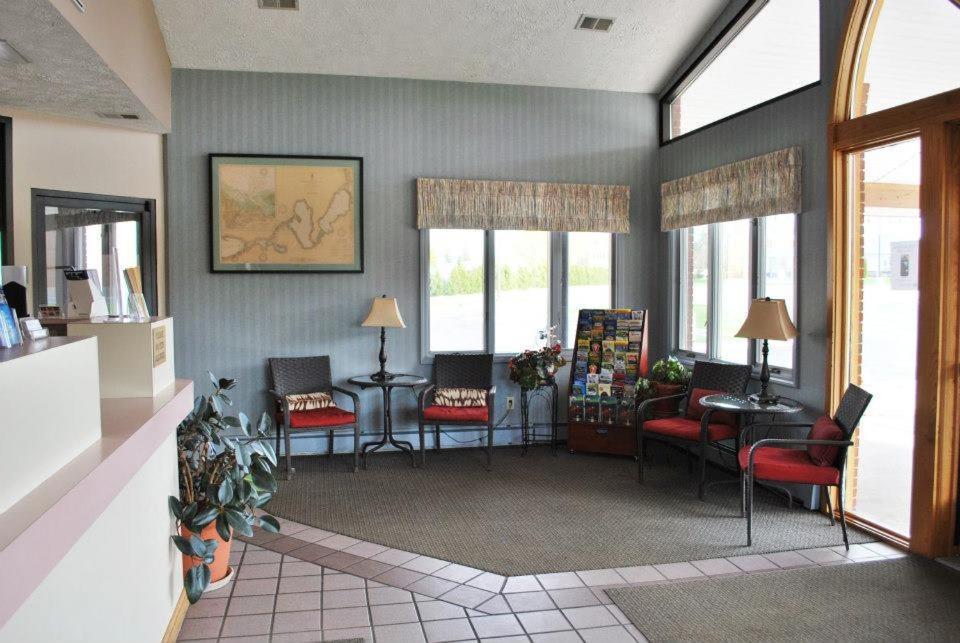 Fleetwood Inn Suites Cheboygan Exteriör bild