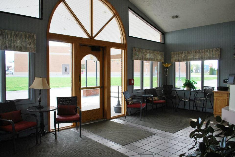 Fleetwood Inn Suites Cheboygan Exteriör bild