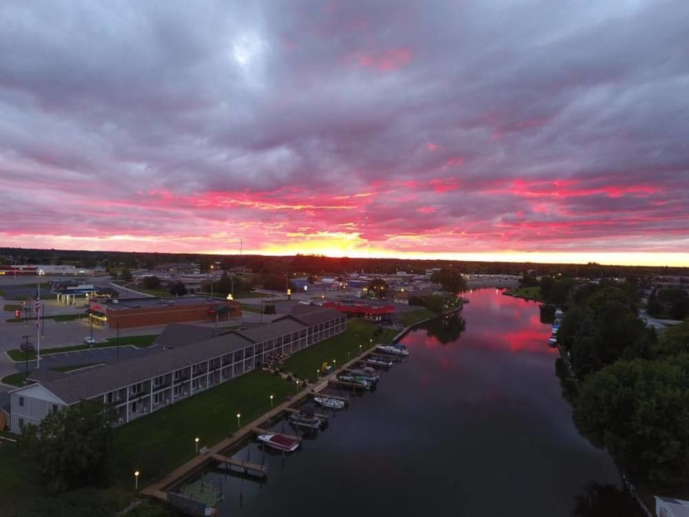 Fleetwood Inn Suites Cheboygan Exteriör bild