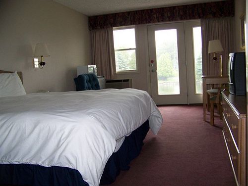 Fleetwood Inn Suites Cheboygan Exteriör bild